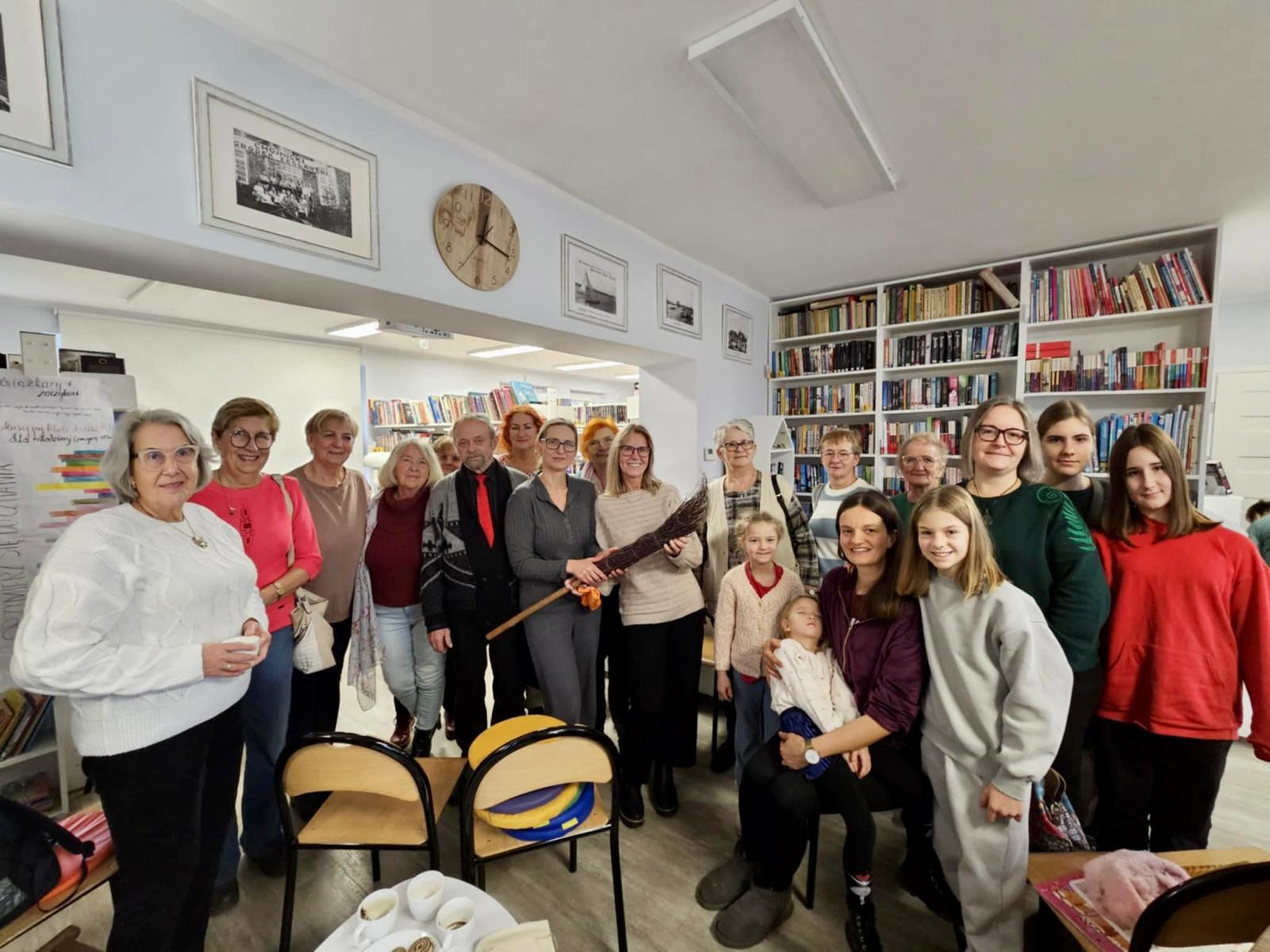 Spotkanie promujące działalność BCU w Tucholi w Bibliotece w Charzykowach